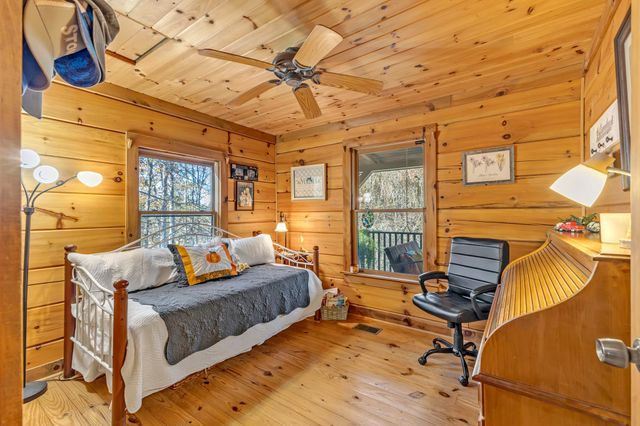 5833 Dewey Carr Rd, Bethpage, TN 37022