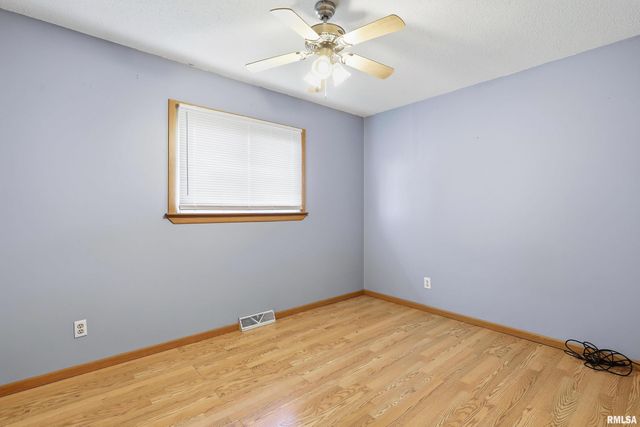 2846 MAGNOLIA Drive, Bettendorf, IA 52722