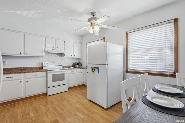 2846 MAGNOLIA Drive, Bettendorf, IA 52722