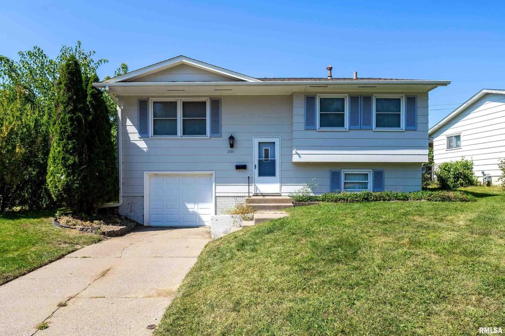 2846 MAGNOLIA Drive, Bettendorf, IA 52722