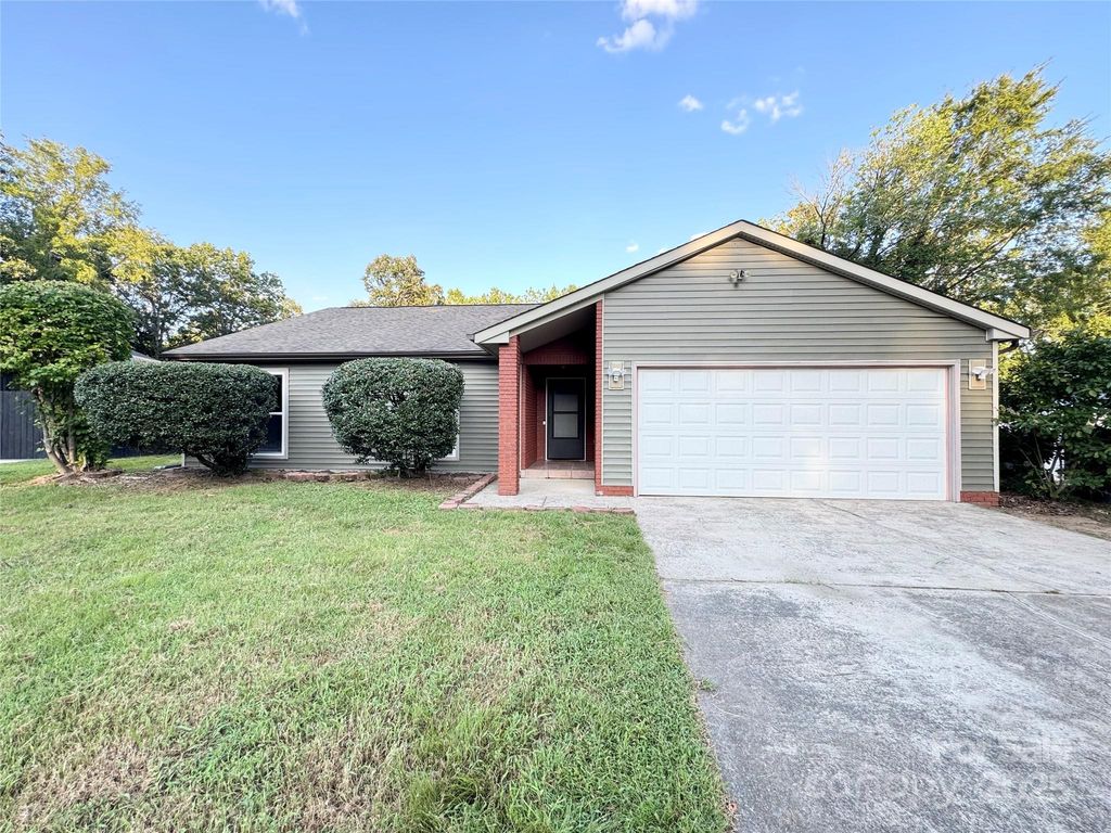 10709 Coachman Circle, Charlotte, NC 28277