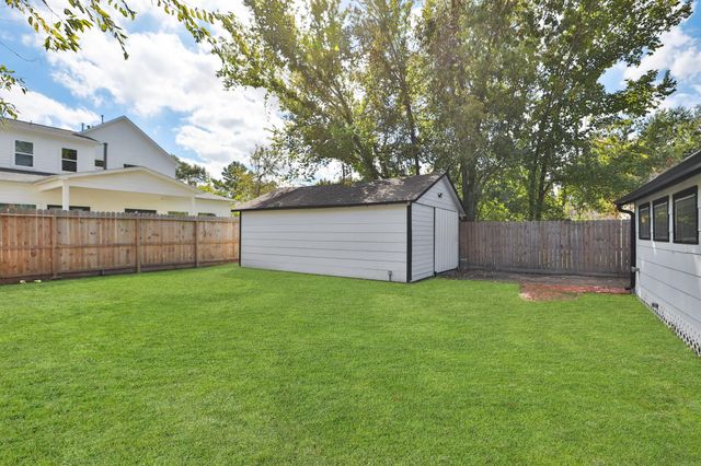 207 Cosmos Street, Houston, TX 77009