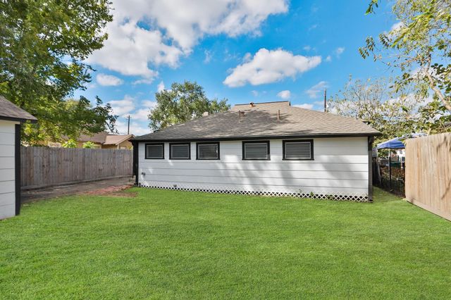 207 Cosmos Street, Houston, TX 77009