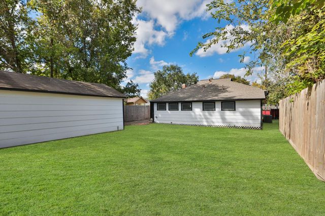 207 Cosmos Street, Houston, TX 77009