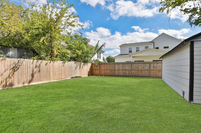 207 Cosmos Street, Houston, TX 77009