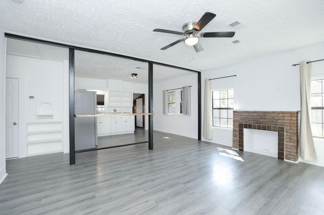 207 Cosmos Street, Houston, TX 77009