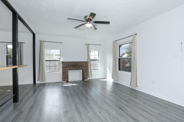 207 Cosmos Street, Houston, TX 77009