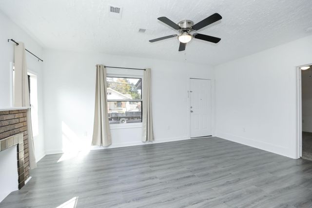 207 Cosmos Street, Houston, TX 77009