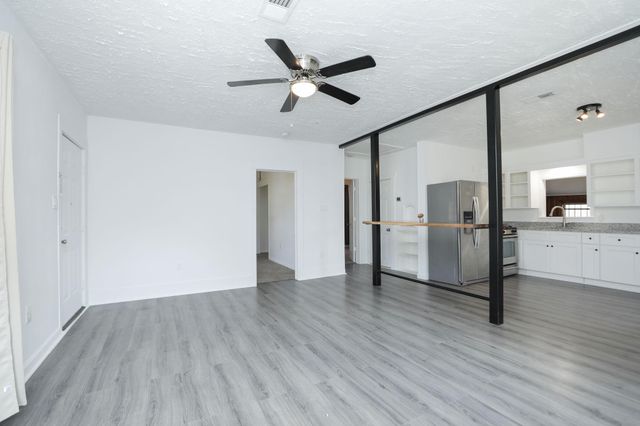 207 Cosmos Street, Houston, TX 77009