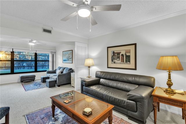 13 Plantation Drive 204, Vero Beach, FL 32966