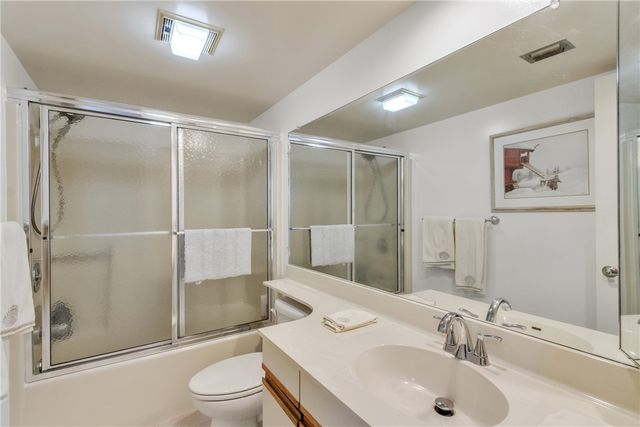 13 Plantation Drive 204, Vero Beach, FL 32966