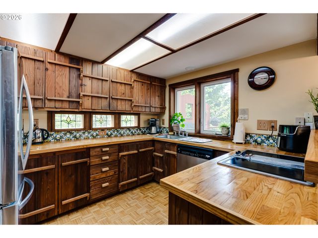 2307 W 28TH Ave, Eugene, OR 97405