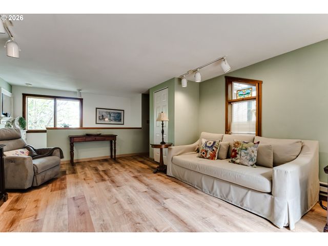 2307 W 28TH Ave, Eugene, OR 97405