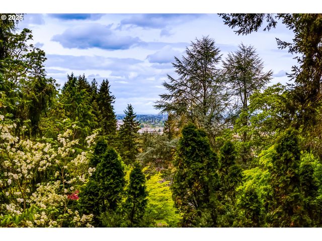 2307 W 28TH Ave, Eugene, OR 97405