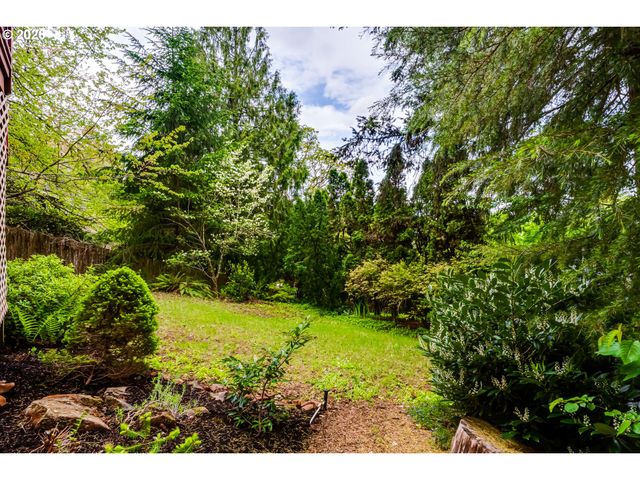 2307 W 28TH Ave, Eugene, OR 97405