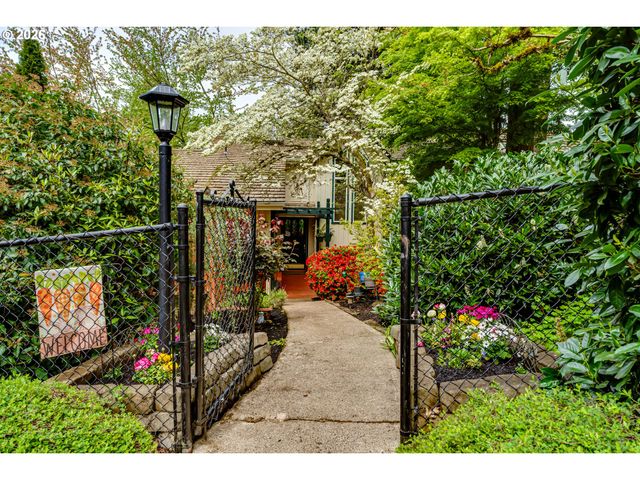 2307 W 28TH Ave, Eugene, OR 97405