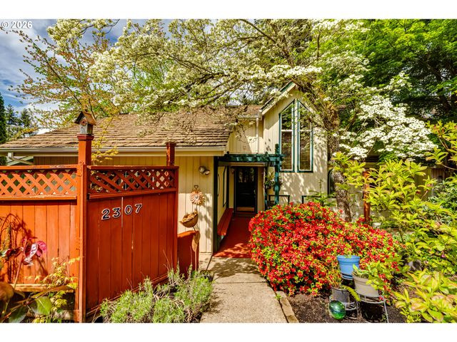 2307 W 28TH Ave, Eugene, OR 97405