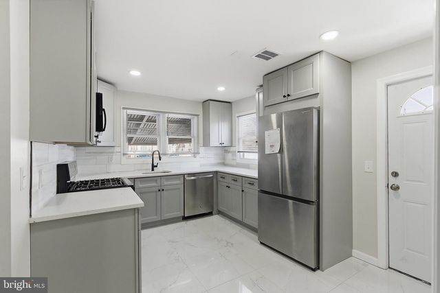 1000 W 3RD ST W, Florence, NJ 08518