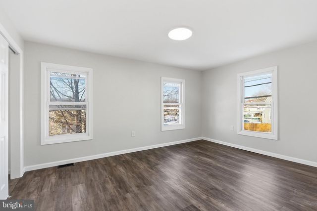 1000 W 3RD ST W, Florence, NJ 08518