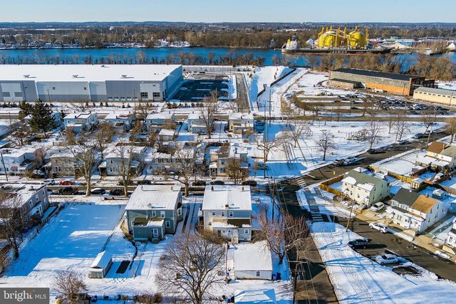 1000 W 3RD ST W, Florence, NJ 08518