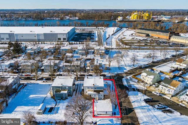 1000 W 3RD ST W, Florence, NJ 08518