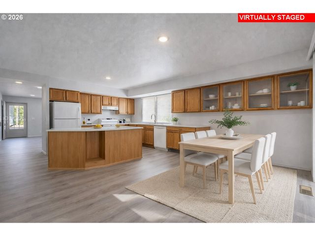 15765 Sw HIGHLAND Ct, Portland, OR 97224