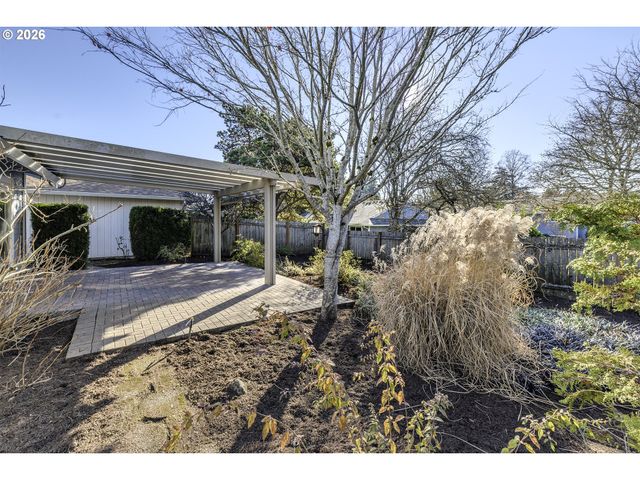 15765 Sw HIGHLAND Ct, Portland, OR 97224