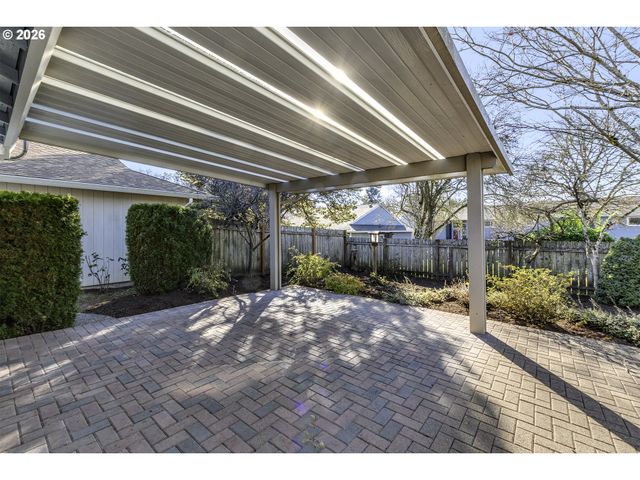 15765 Sw HIGHLAND Ct, Portland, OR 97224