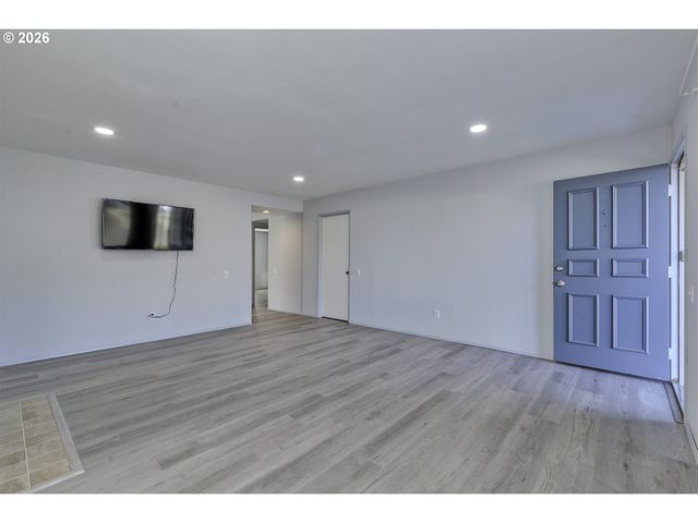 15765 Sw HIGHLAND Ct, Portland, OR 97224