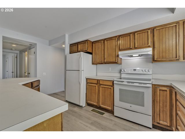 15765 Sw HIGHLAND Ct, Portland, OR 97224