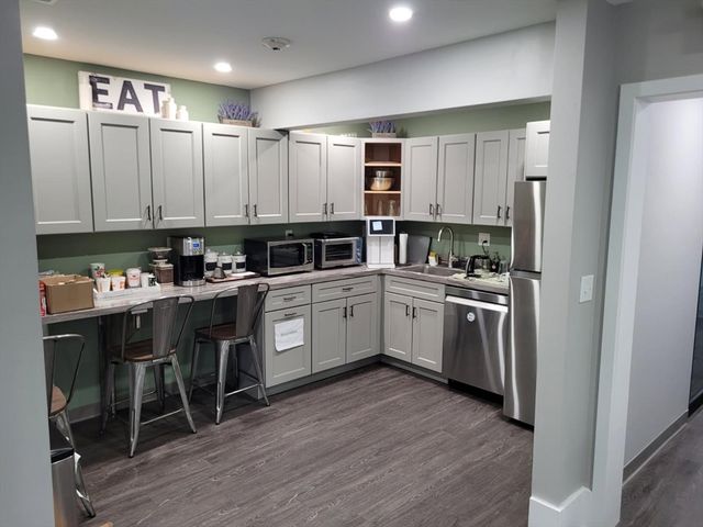67 Hall, Sturbridge, MA 01566