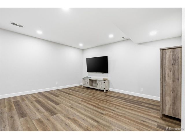 121 Ferris Ln, Erie, CO 80516
