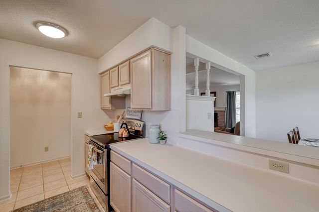 185 E Broken Tree LN, Smithville, TX 78957