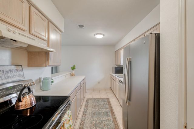 185 E Broken Tree LN, Smithville, TX 78957