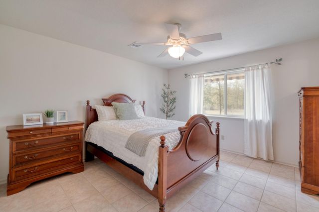 185 E Broken Tree LN, Smithville, TX 78957