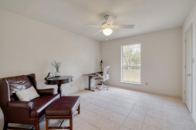 185 E Broken Tree LN, Smithville, TX 78957