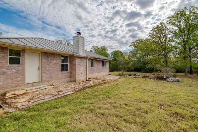 185 E Broken Tree LN, Smithville, TX 78957