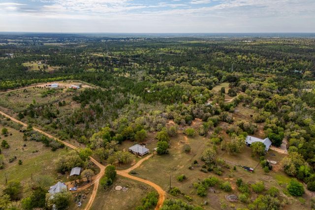 185 E Broken Tree LN, Smithville, TX 78957