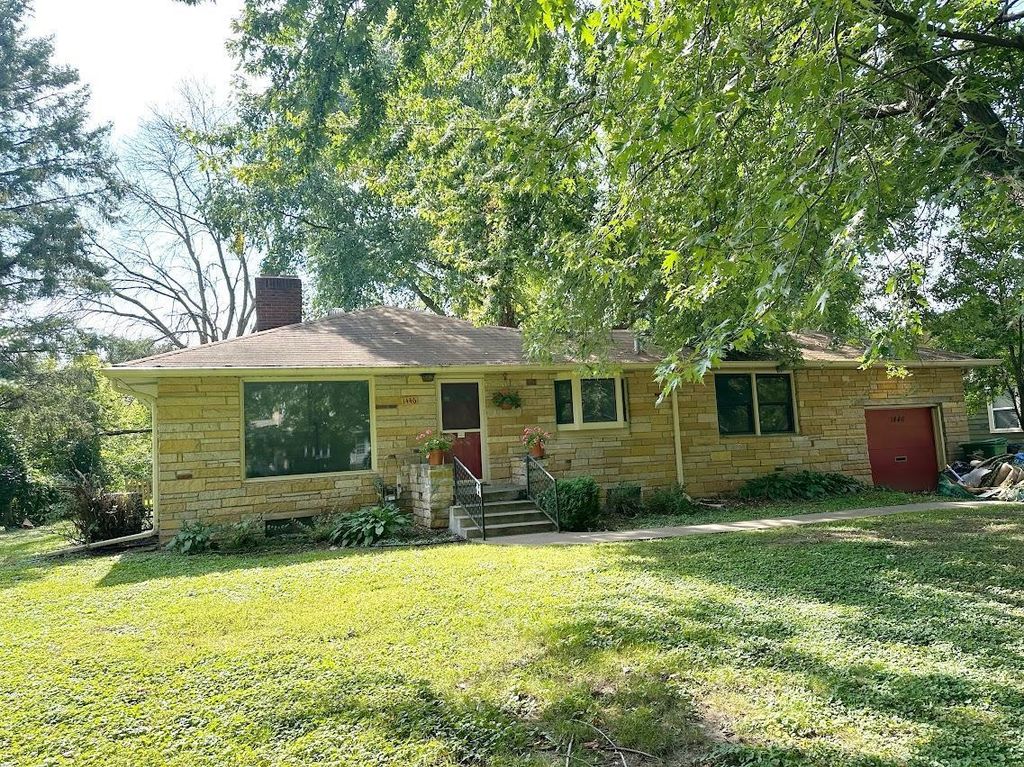 1446 Shryer Avenue W, Roseville, MN 55113