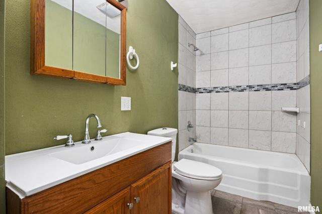 1418 N 12TH Street, Pekin, IL 61554