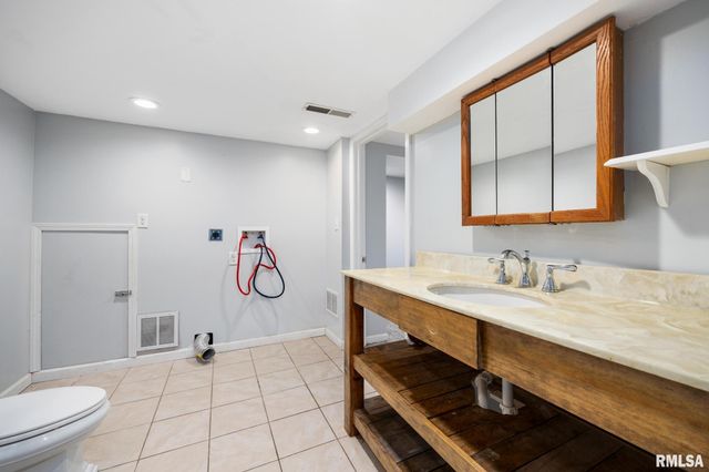 1418 N 12TH Street, Pekin, IL 61554