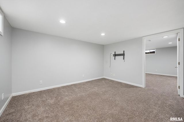 1418 N 12TH Street, Pekin, IL 61554