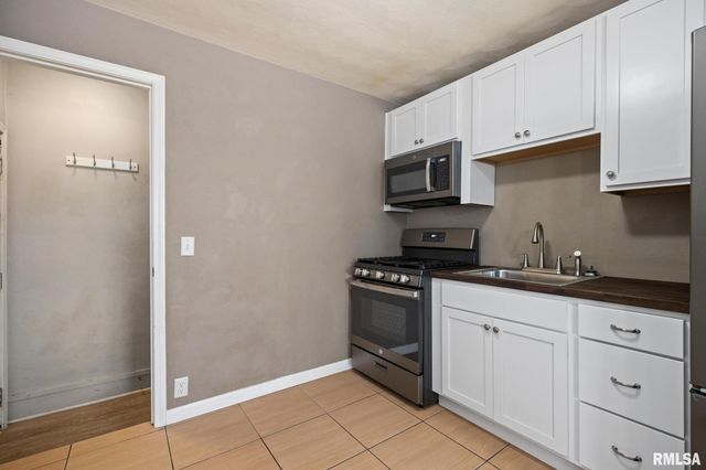 1418 N 12TH Street, Pekin, IL 61554