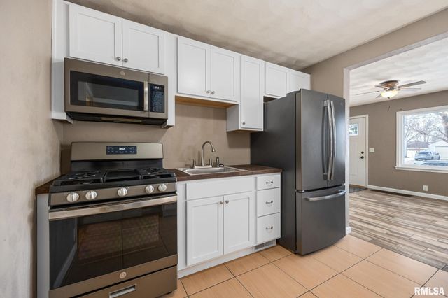 1418 N 12TH Street, Pekin, IL 61554