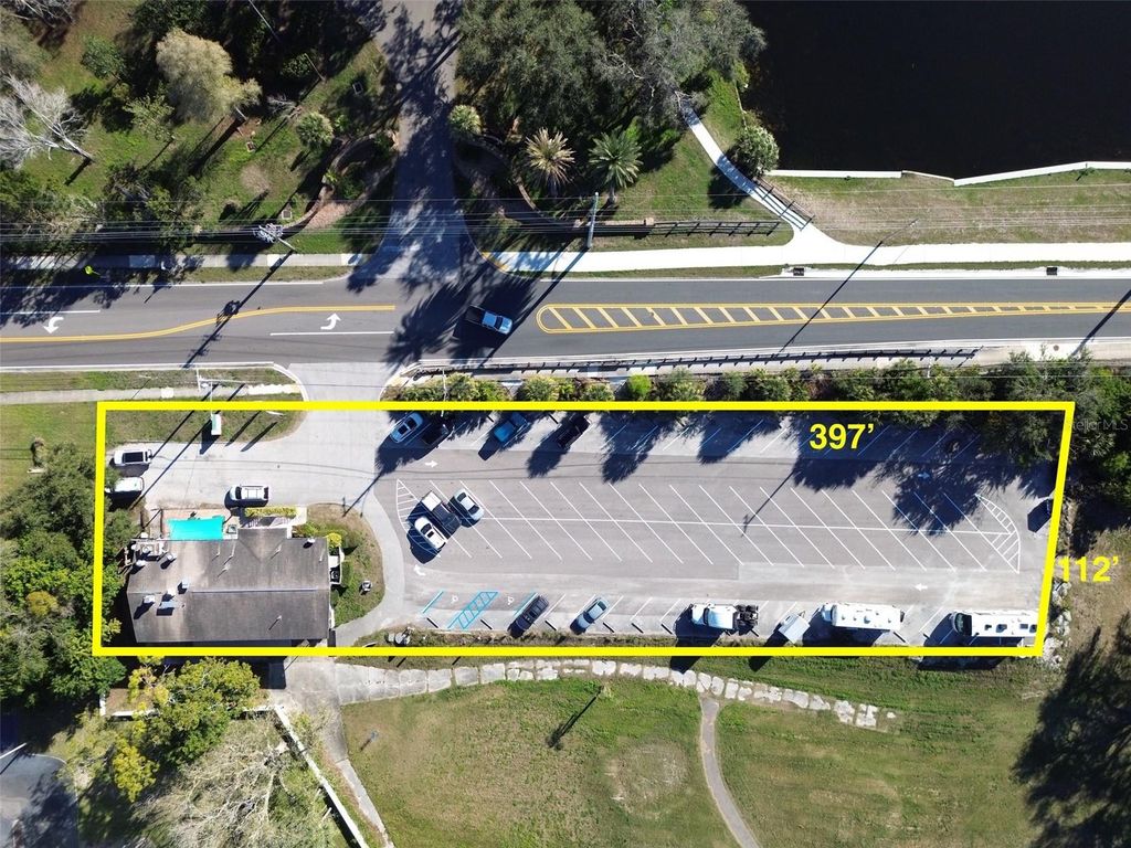 Image 2 of property listing at 1200 8TH AVENUE SW 1, Largo, FL 33770