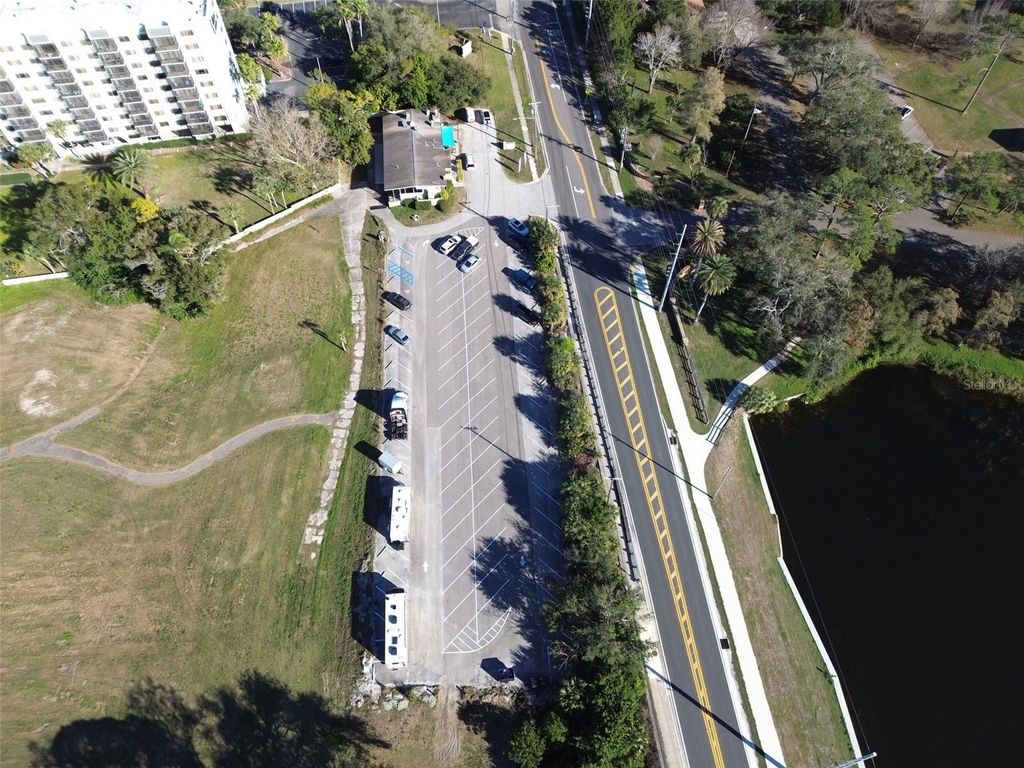 Image 3 of property listing at 1200 8TH AVENUE SW 1, Largo, FL 33770