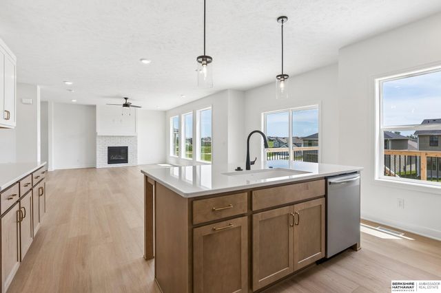 21433 Y Street, Elkhorn, NE 68022
