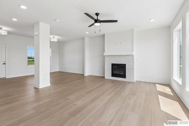 21433 Y Street, Elkhorn, NE 68022