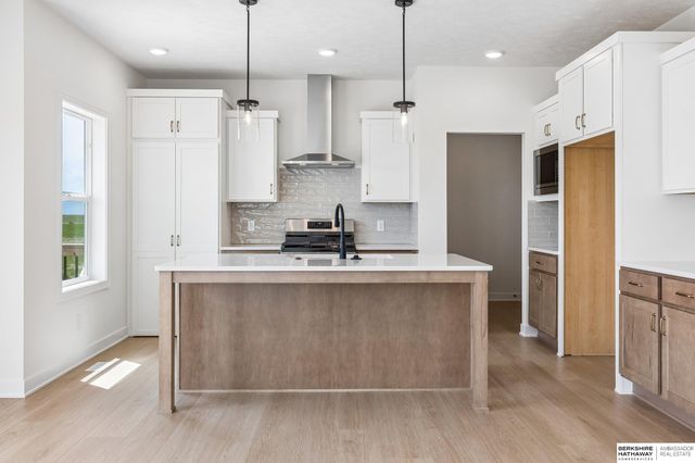 21433 Y Street, Elkhorn, NE 68022