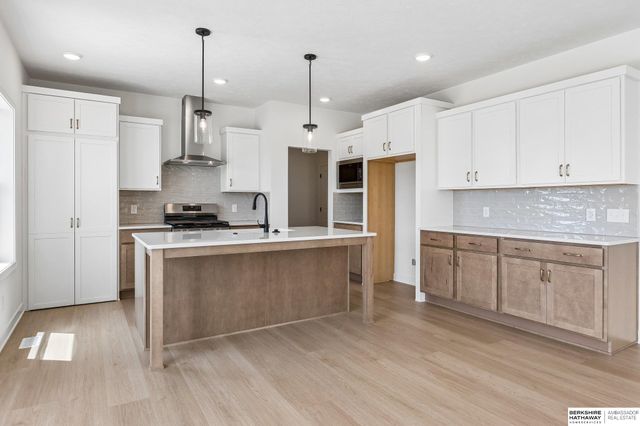 21433 Y Street, Elkhorn, NE 68022